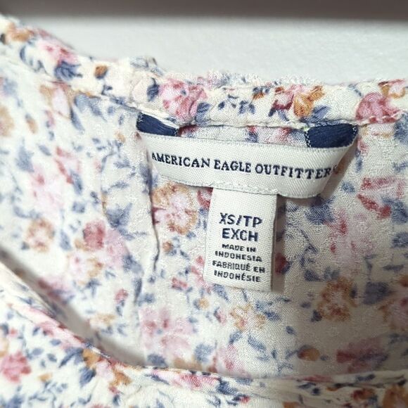 American Eagle Floral Short Sleeve Blouse - Picture 4 of 6